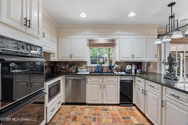 $449,500 | 207 Southampton Road, Hattiesburg, MS 39401