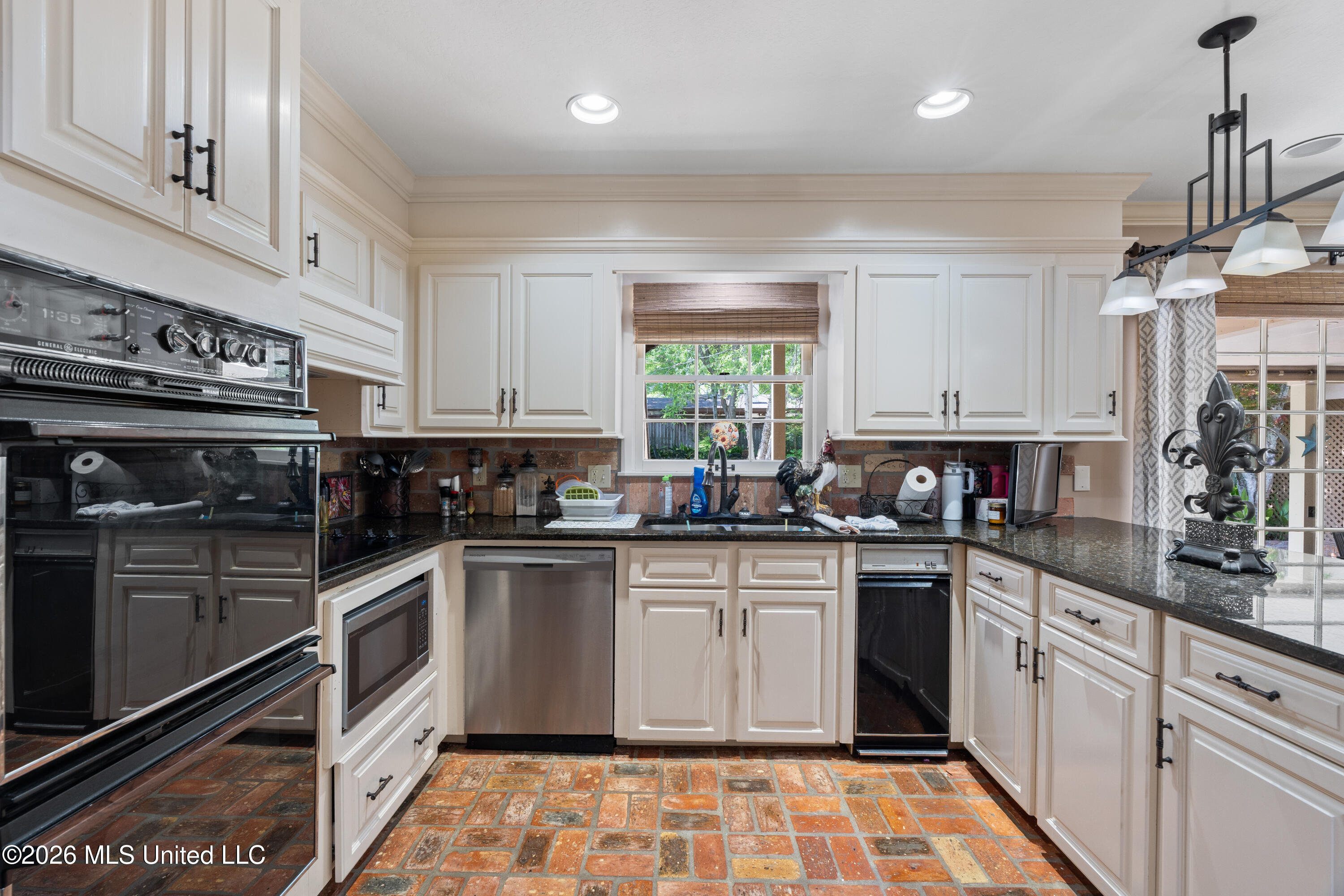 207 Southampton Road Hattiesburg, MS 39401 - Photo 14 of 48 207_Southampton_Rd-17