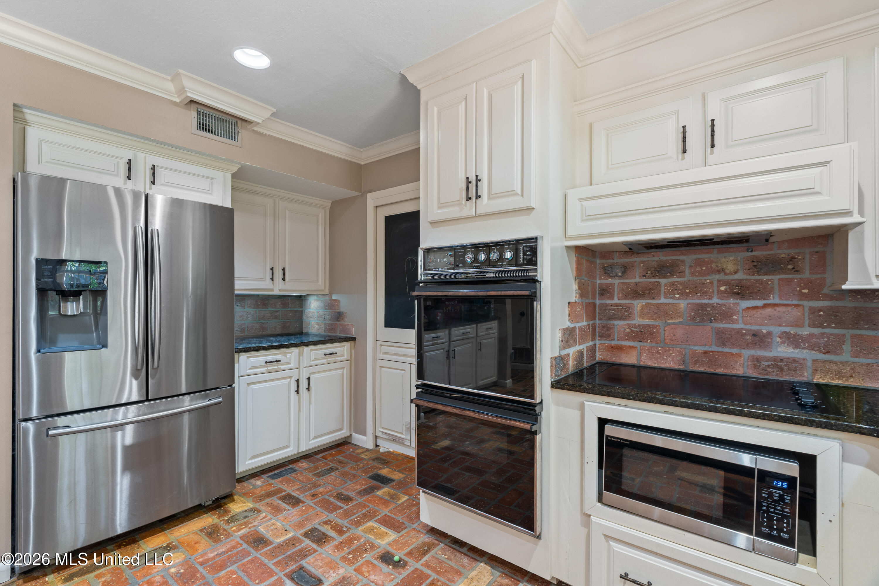 207 Southampton Road Hattiesburg, MS 39401 - Photo 15 of 48 207_Southampton_Rd-18 FINAL