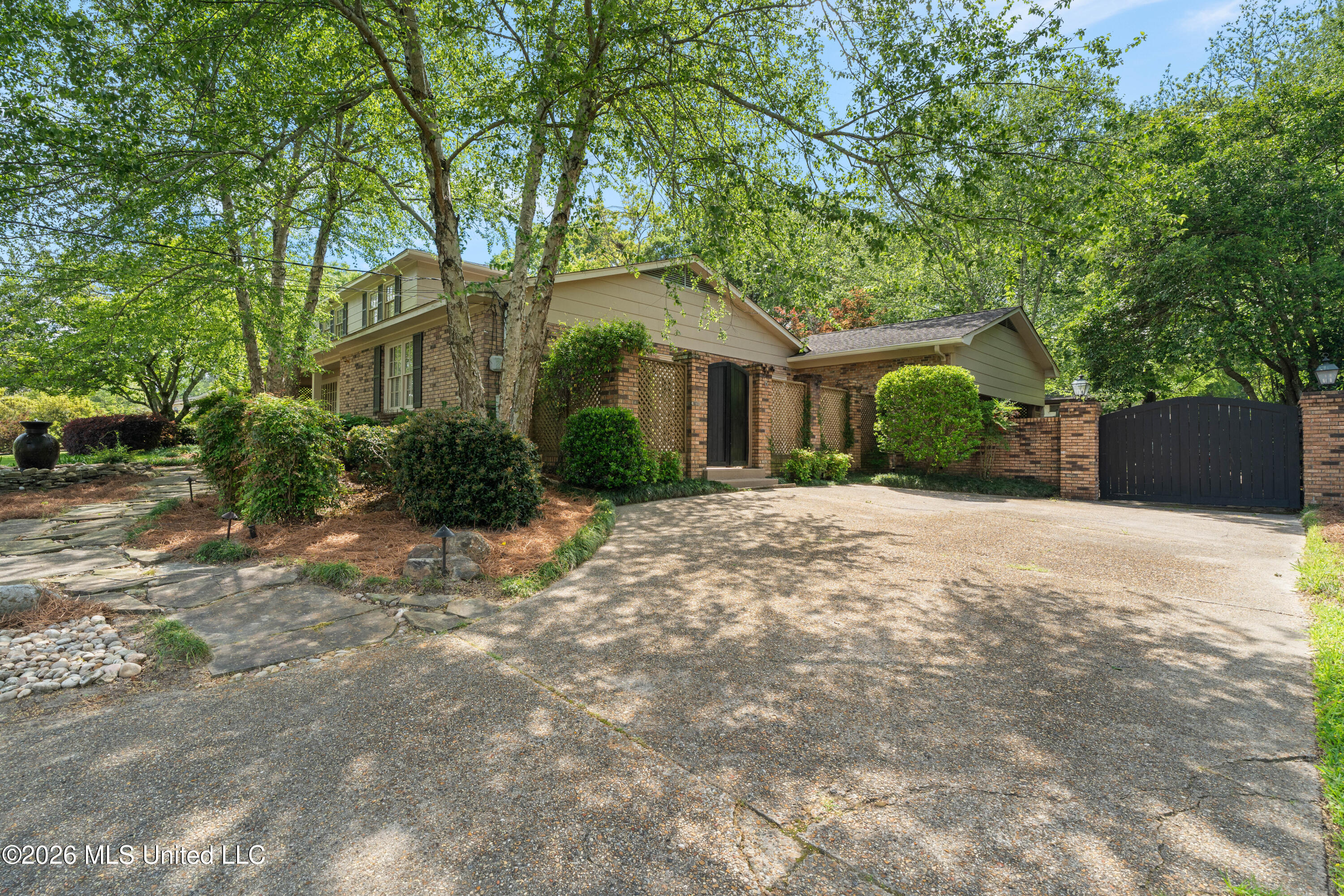 207 Southampton Road Hattiesburg, MS 39401 - Photo 3 of 48 207_Southampton_Rd-5