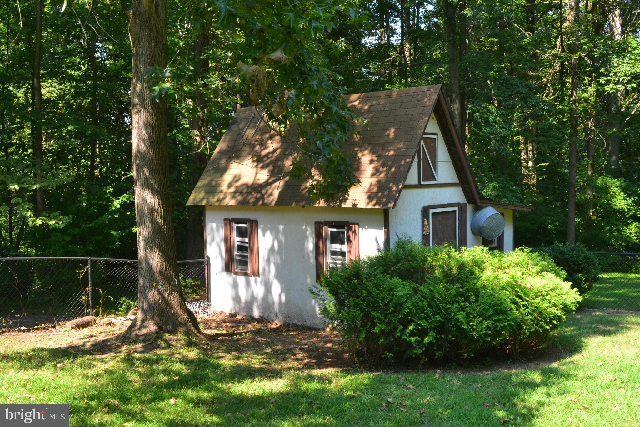 9185 Nana Russell Road Owings, MD 20736 - Photo 29 of 30 Playhouse/Storage Shed
