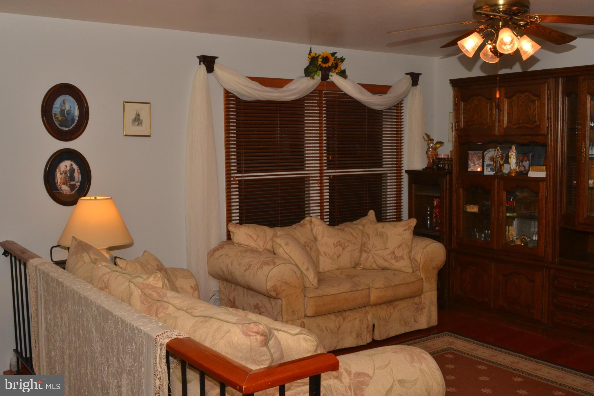 9185 Nana Russell Road Owings, MD 20736 - Photo 5 of 30 Living Room