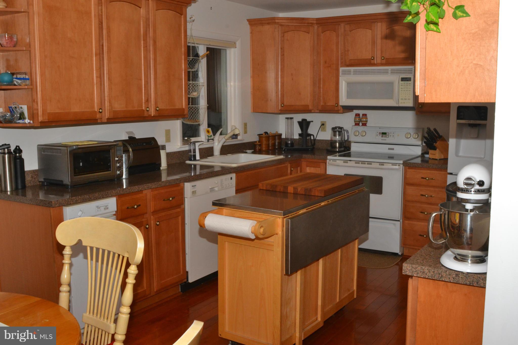 9185 Nana Russell Road Owings, MD 20736 - Photo 9 of 30 Cherry Kitchen Cabinets