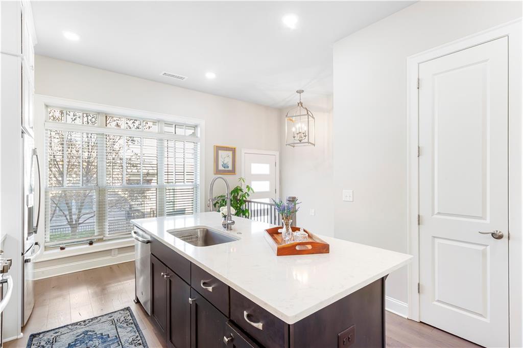 4325 Parkside Place Atlanta, GA 30342 - Photo 9 of 42