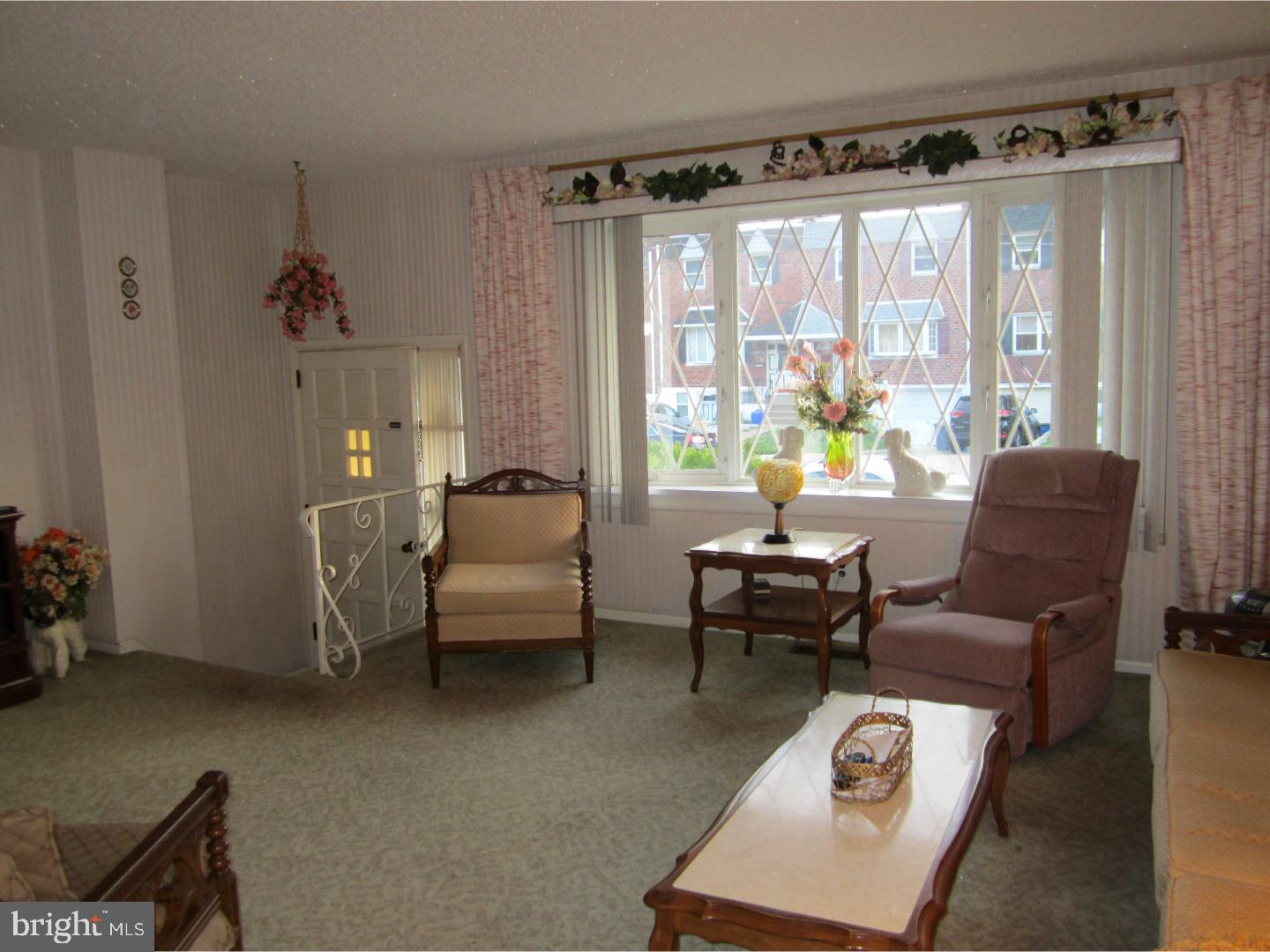 3507 Vinton Road Philadelphia, PA 19154 - Photo 3 of 15 Living Room