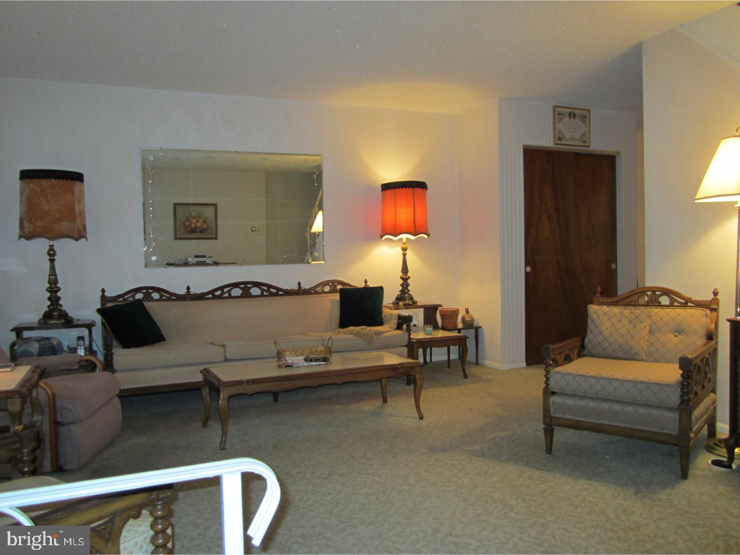 3507 Vinton Road Philadelphia, PA 19154 - Photo 4 of 15 Living Room