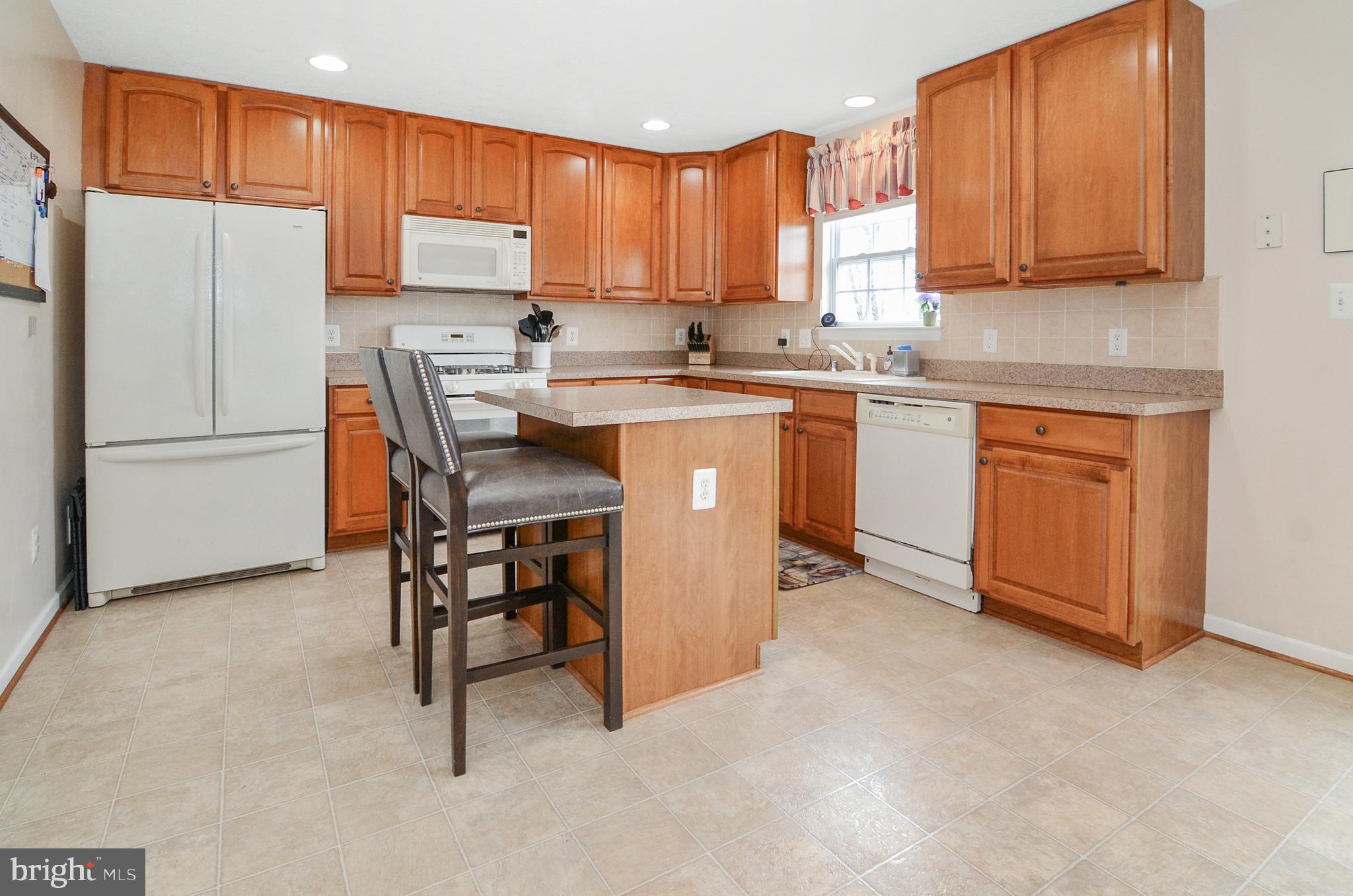4638 Riddle Drive Baltimore, MD 21236 - Photo 4 of 38 KITCHEN