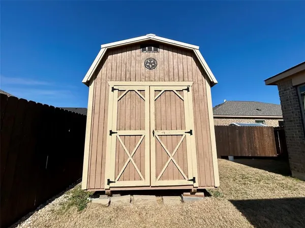 a house view with a backyard space