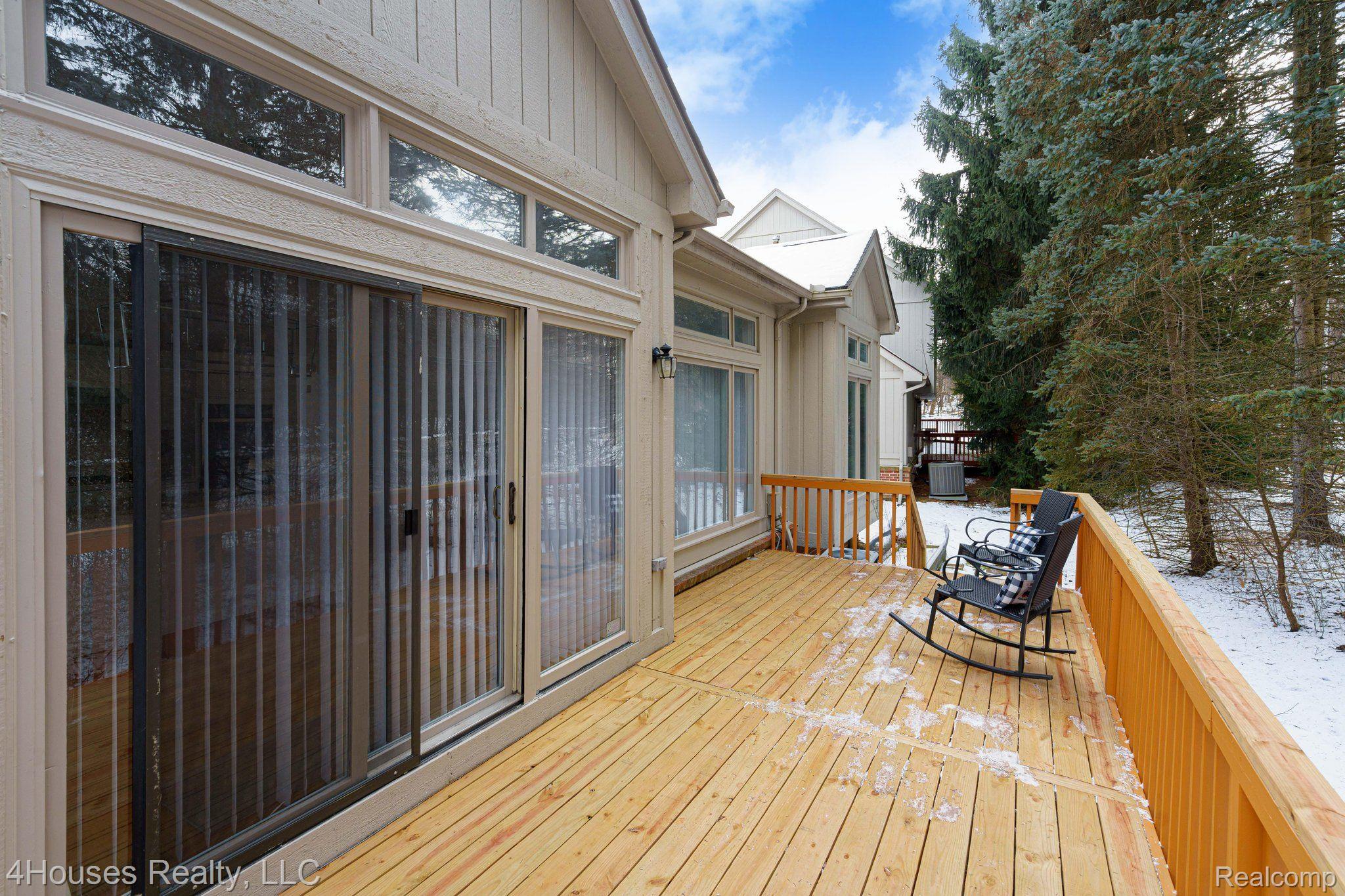 30658 Maplewood Circle Farmington, MI 48331 - Photo 7 of 50 Back Exterior and Deck