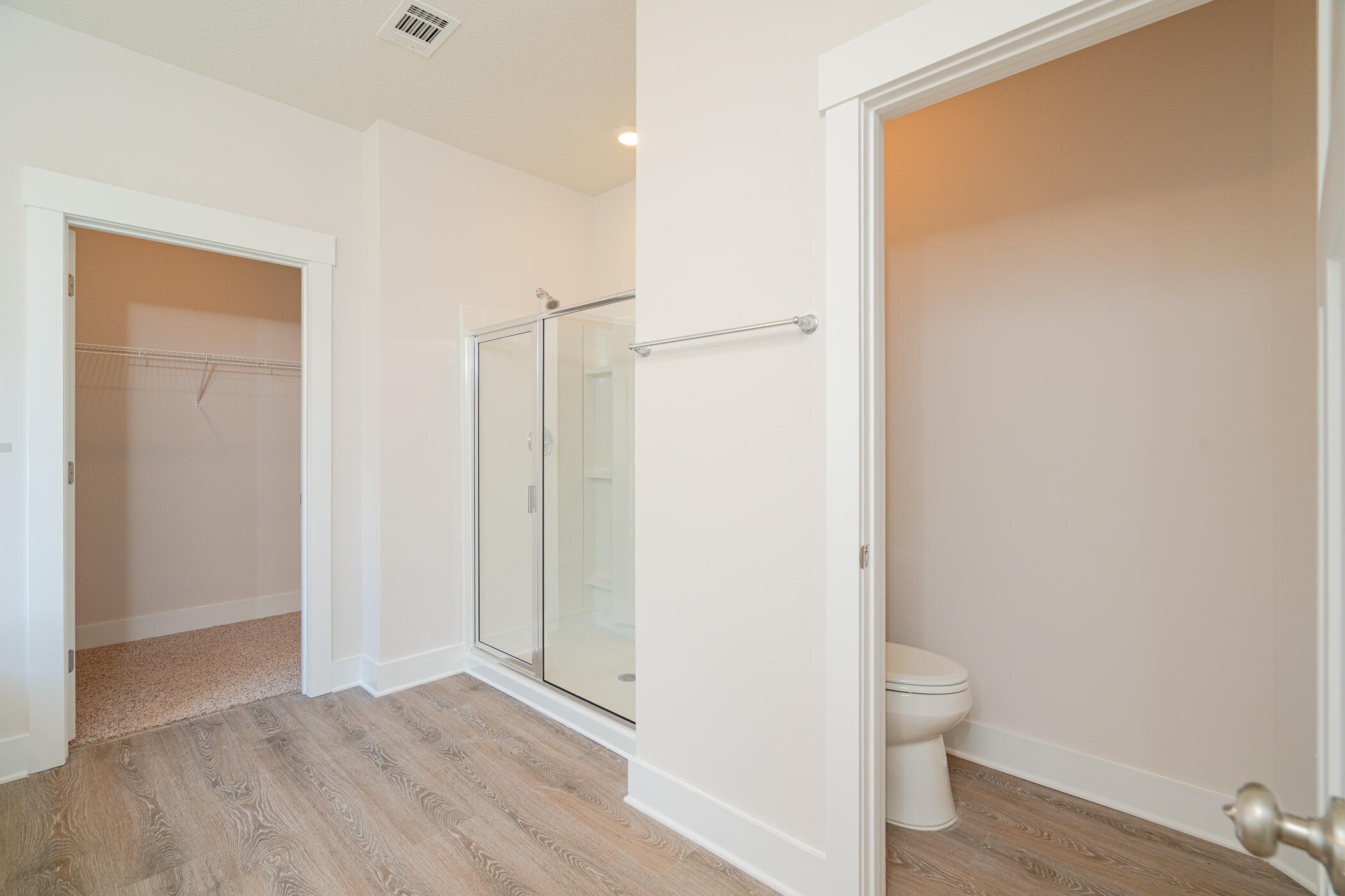 2425 Dakota Way Crestview, FL 32536 - Photo 18 of 43 Main Bathroom/To Walk In Closet