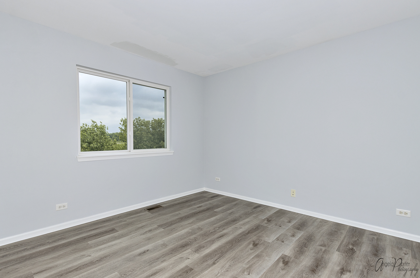 4801 Stillwater Road Wonder Lake, IL 60097 - Photo 26 of 36 an empty room with a window