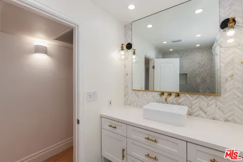 $825,000 | 8535 North W Knoll Drive, Unit 109, West Hollywood, CA 90069