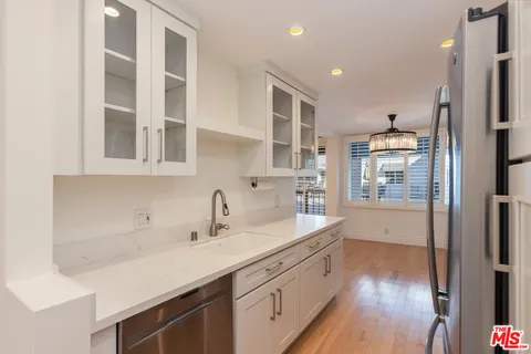 $825,000 | 8535 North W Knoll Drive, Unit 109, West Hollywood, CA 90069