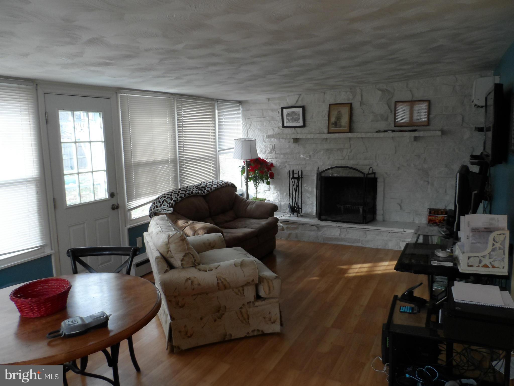 248 Hickory Point Road Pasadena, MD 21122 - Photo 10 of 28 Family Room