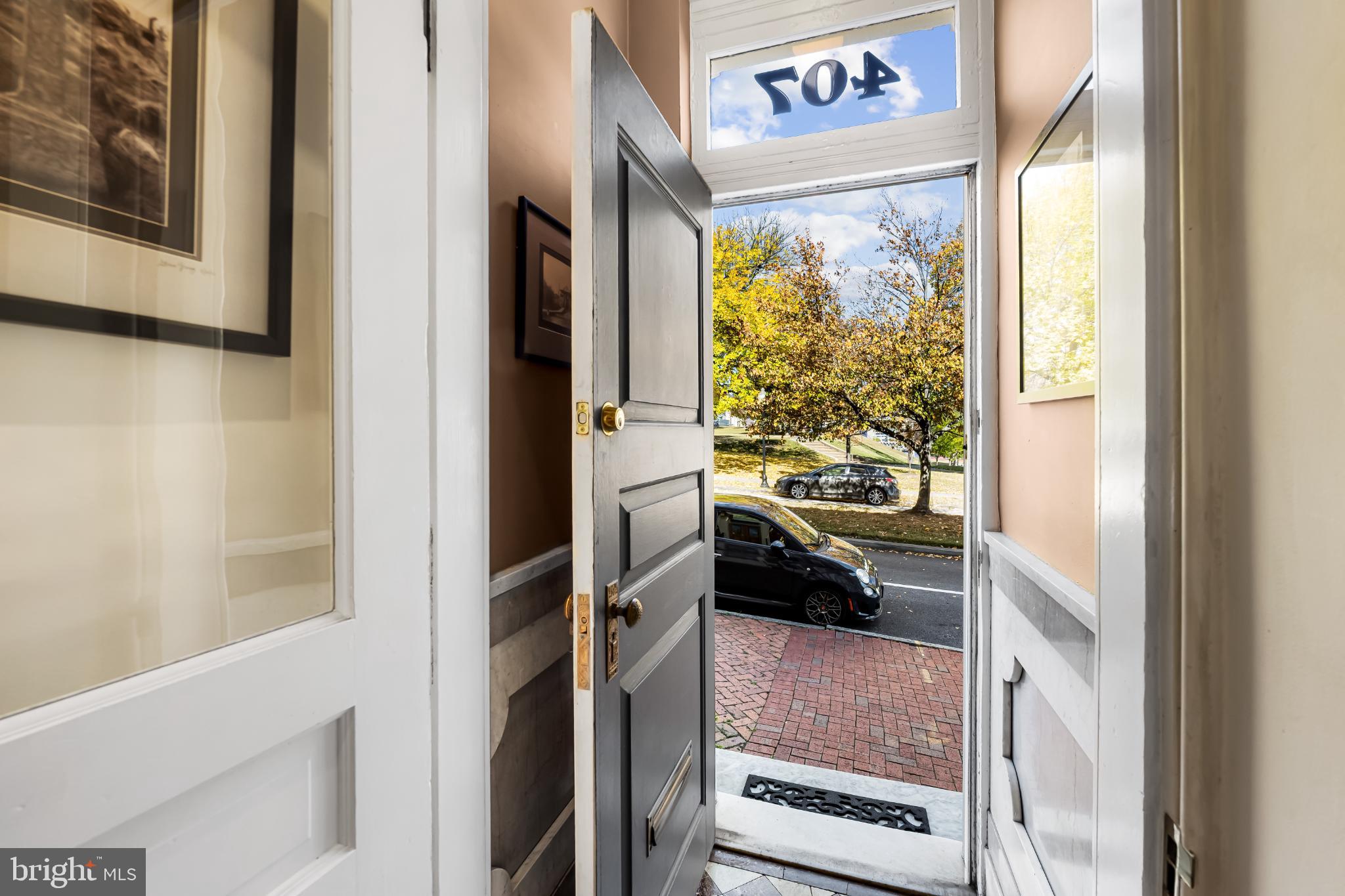 407 Warren Avenue Baltimore, MD 21230 - Photo 8 of 85 Entry foyer