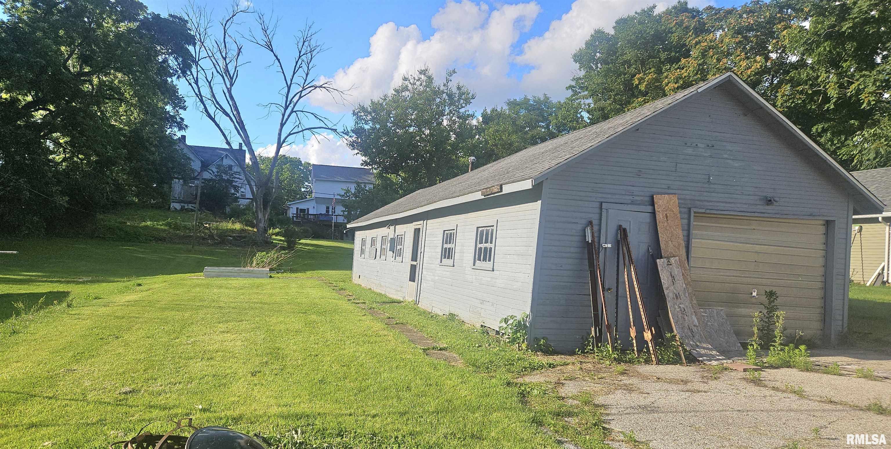 351 West Walnut Street Canton, IL 61520 - Photo 2 of 15