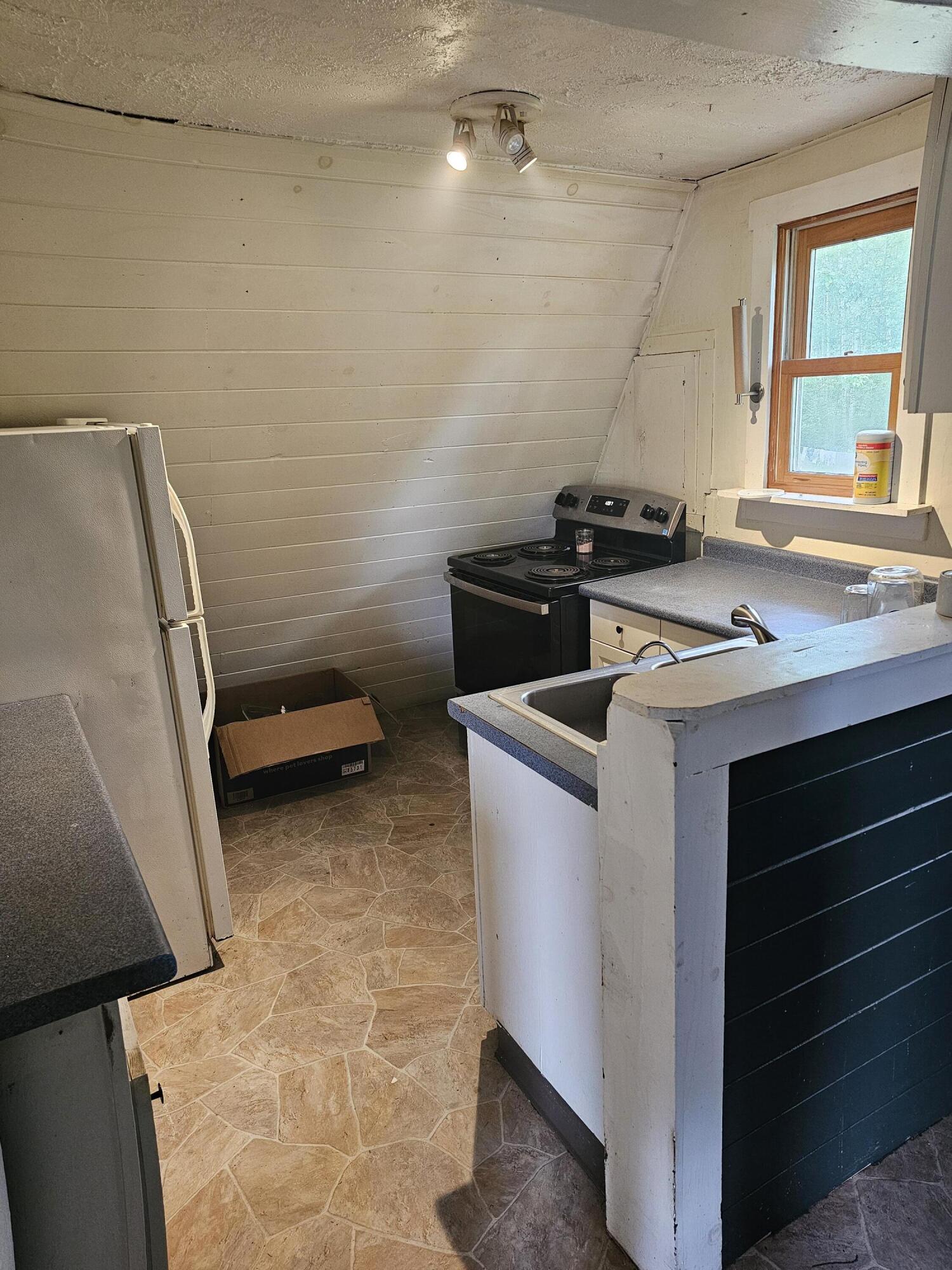 293 Lower Detroit Road Plymouth, ME 04969 - Photo 14 of 19