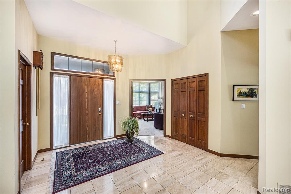 31220 Country Ridge Circle Farmington Hills, MI 48331 - Photo 4 of 35