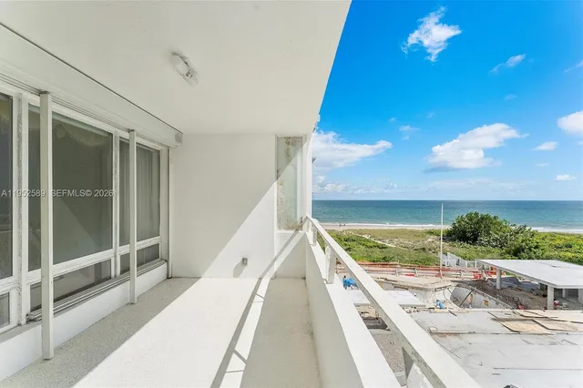 $275,000 | 1850 South Ocean Boulevard, Unit 409, Lauderdale-by-the-Sea, FL 33062