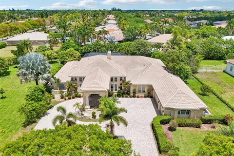 $2,300,000 | 13457 Majestic Way, Cooper City, FL 33330