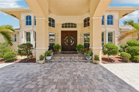 $2,300,000 | 13457 Majestic Way, Cooper City, FL 33330