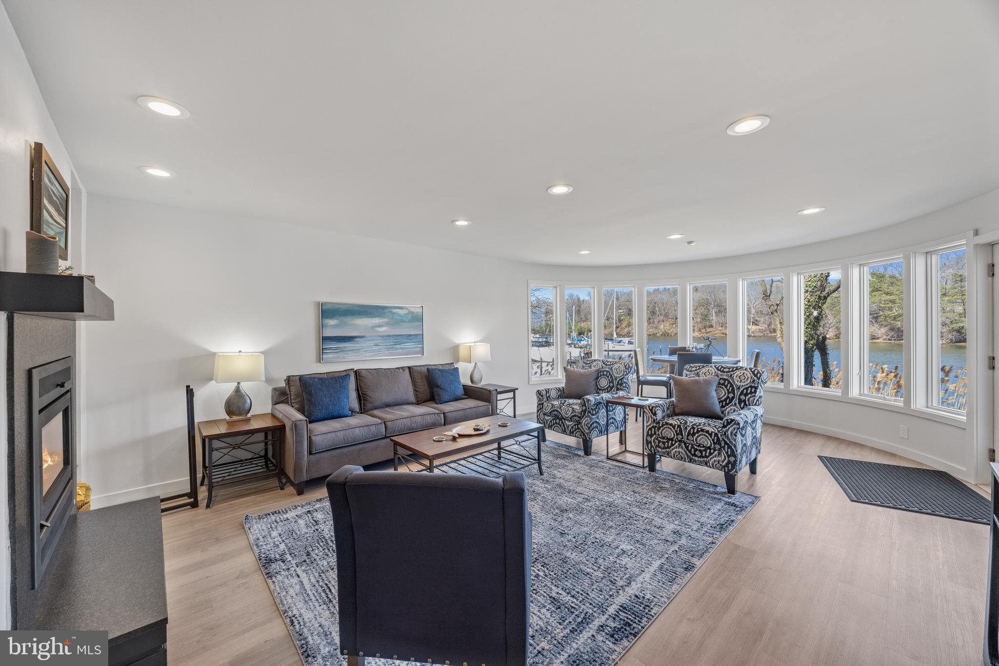 378 Forest Beach Road Annapolis, MD 21409 - Photo 27 of 42 a living room with furniture and a large window