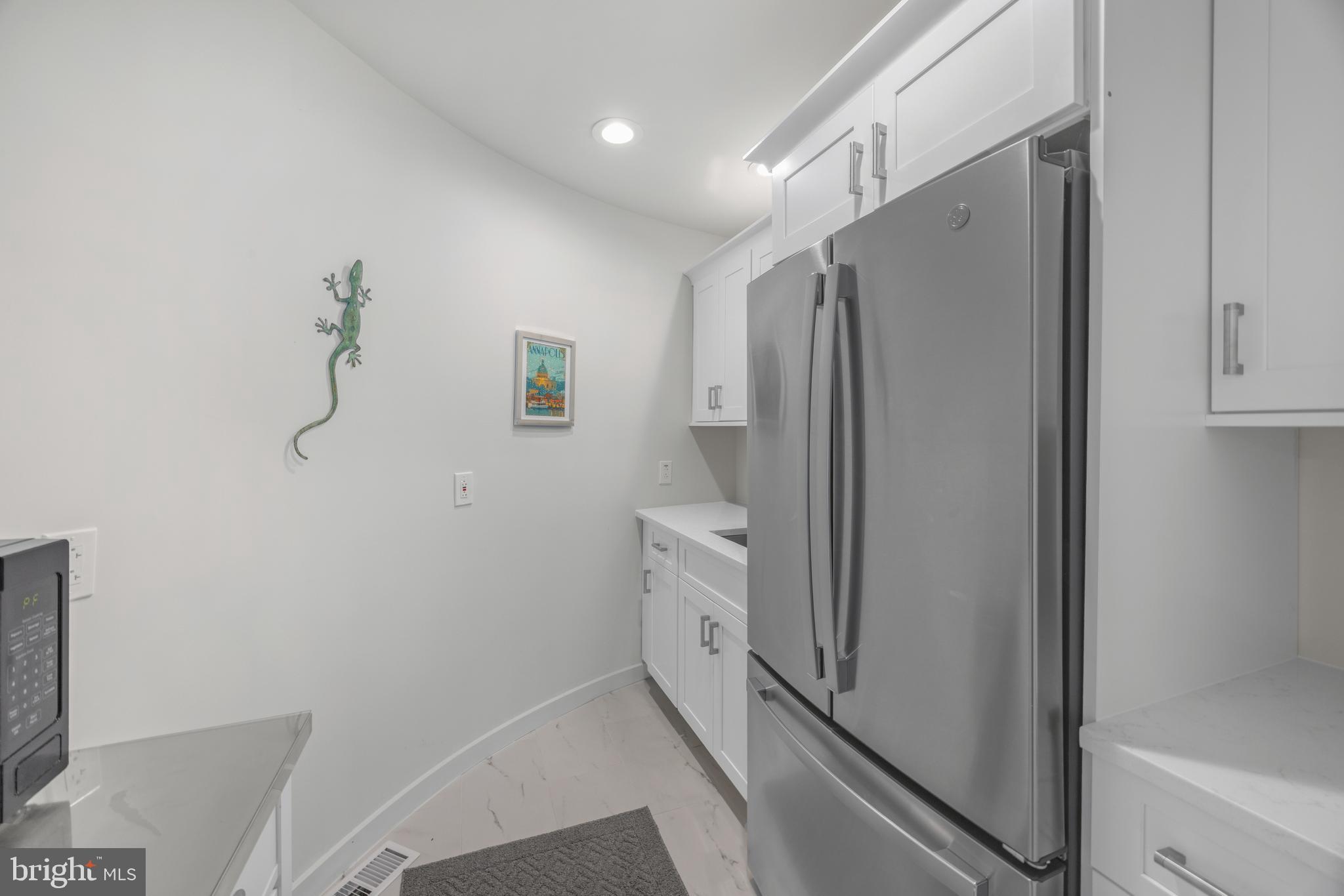 378 Forest Beach Road Annapolis, MD 21409 - Photo 32 of 42 a bathroom with a shower and a toilet