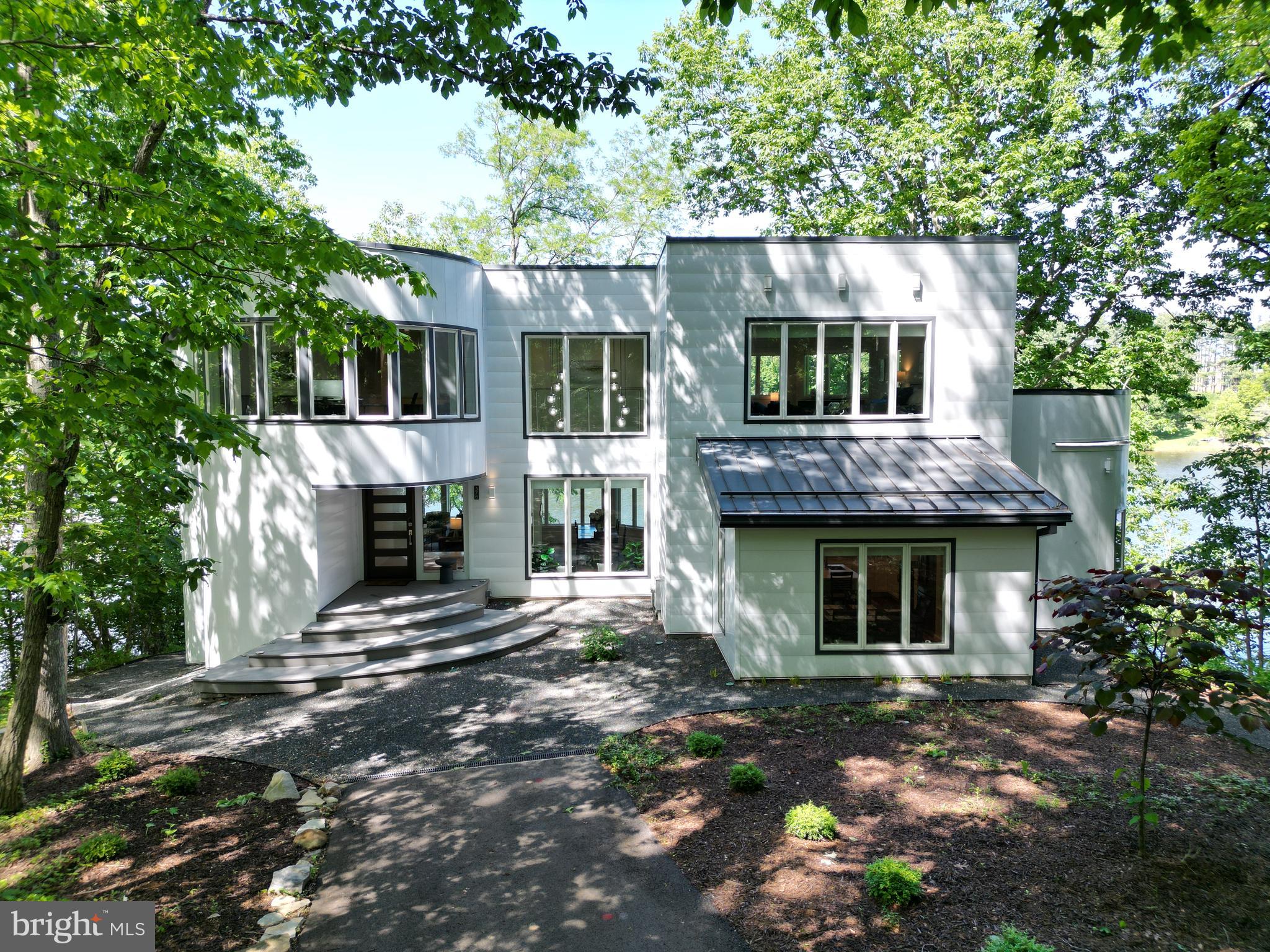378 Forest Beach Road Annapolis, MD 21409 - Photo 5 of 42 a front view of a house with a garden