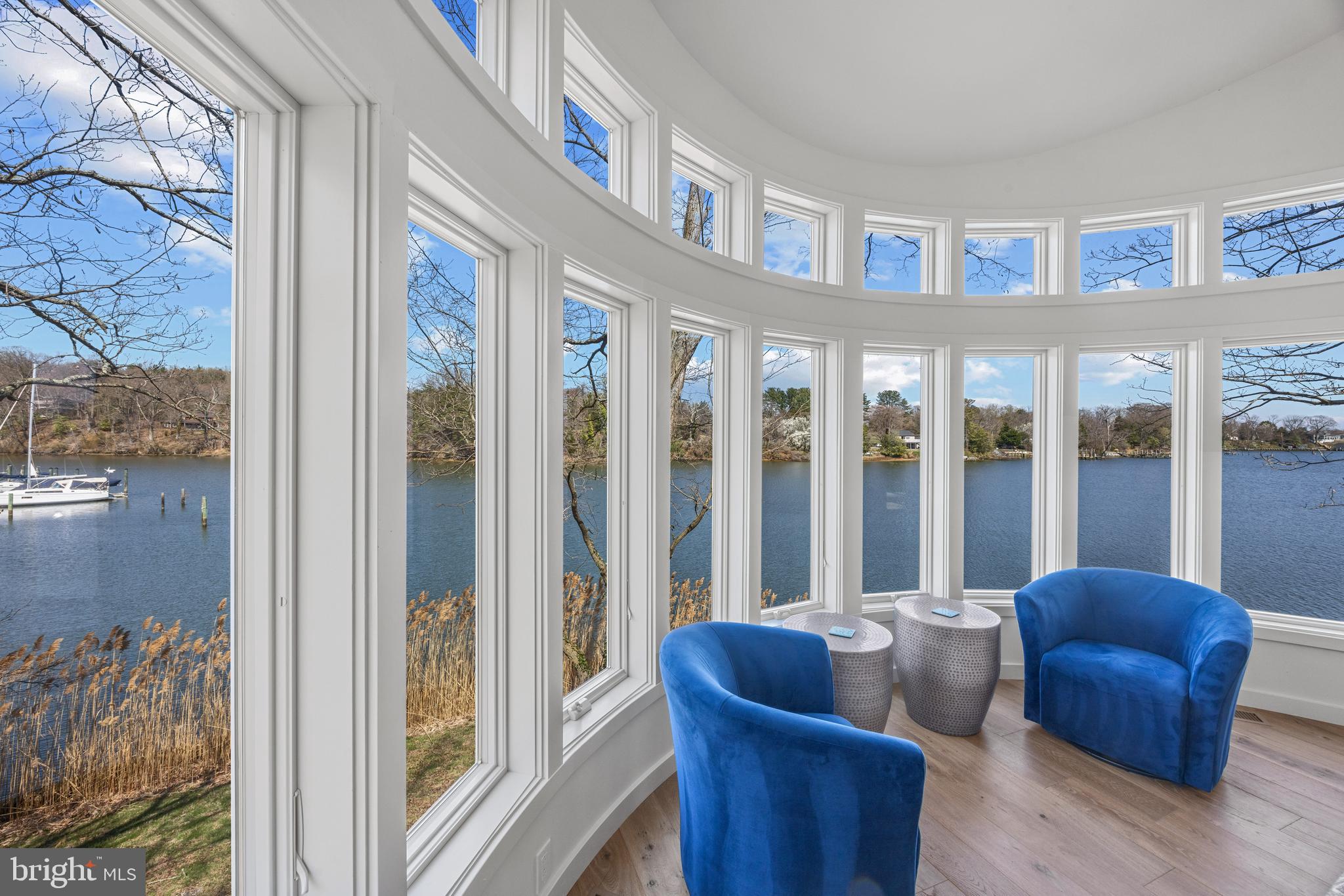 378 Forest Beach Road Annapolis, MD 21409 - Photo 8 of 42 a living room with furniture and a large window
