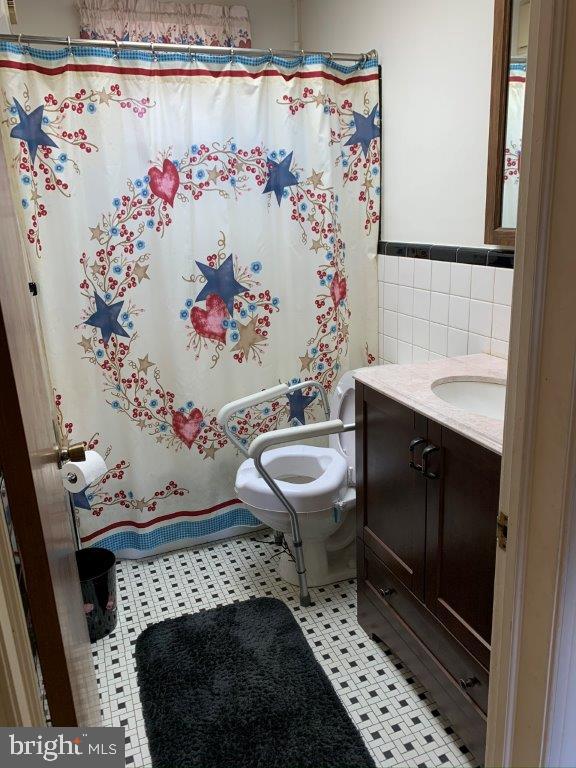 242 Meadow Road Pasadena, MD 21122 - Photo 8 of 13 Full bath