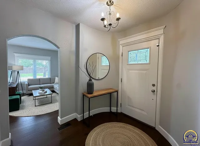 $379,900 | 1520 Southwest Oakley Avenue, Topeka, KS 66604