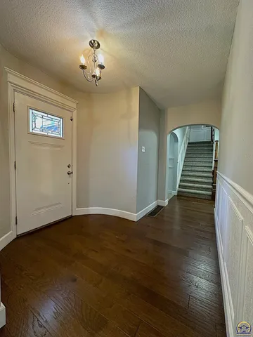 $379,900 | 1520 Southwest Oakley Avenue, Topeka, KS 66604