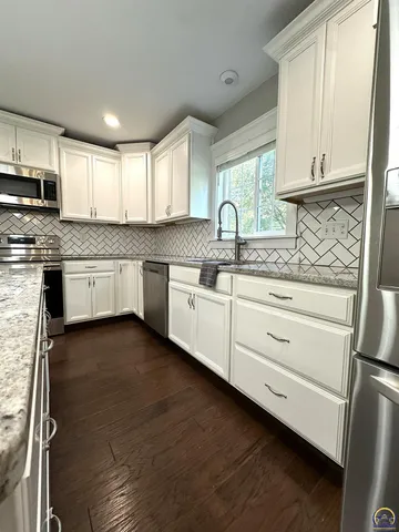 $389,900 | 1520 Southwest Oakley Avenue, Topeka, KS 66604