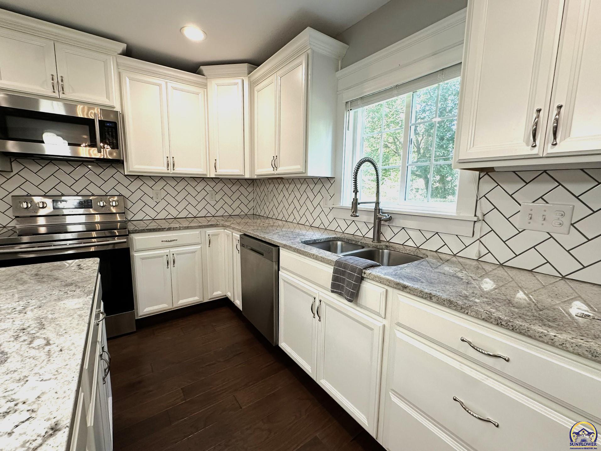 1520 Southwest Oakley Avenue Topeka, KS 66604 - Photo 20 of 76 Kitchen