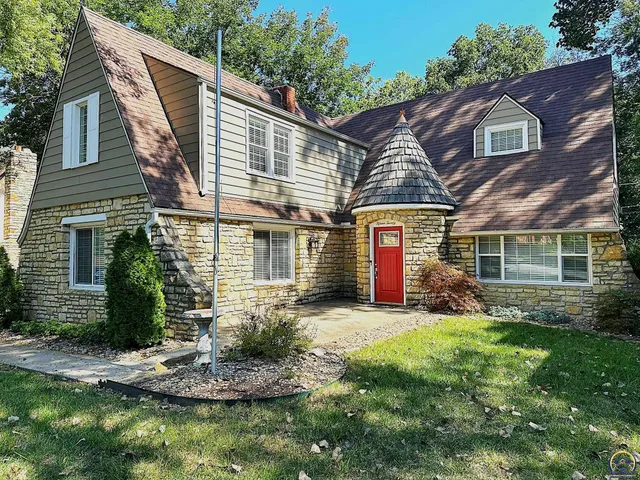 $389,900 | 1520 Southwest Oakley Avenue, Topeka, KS 66604