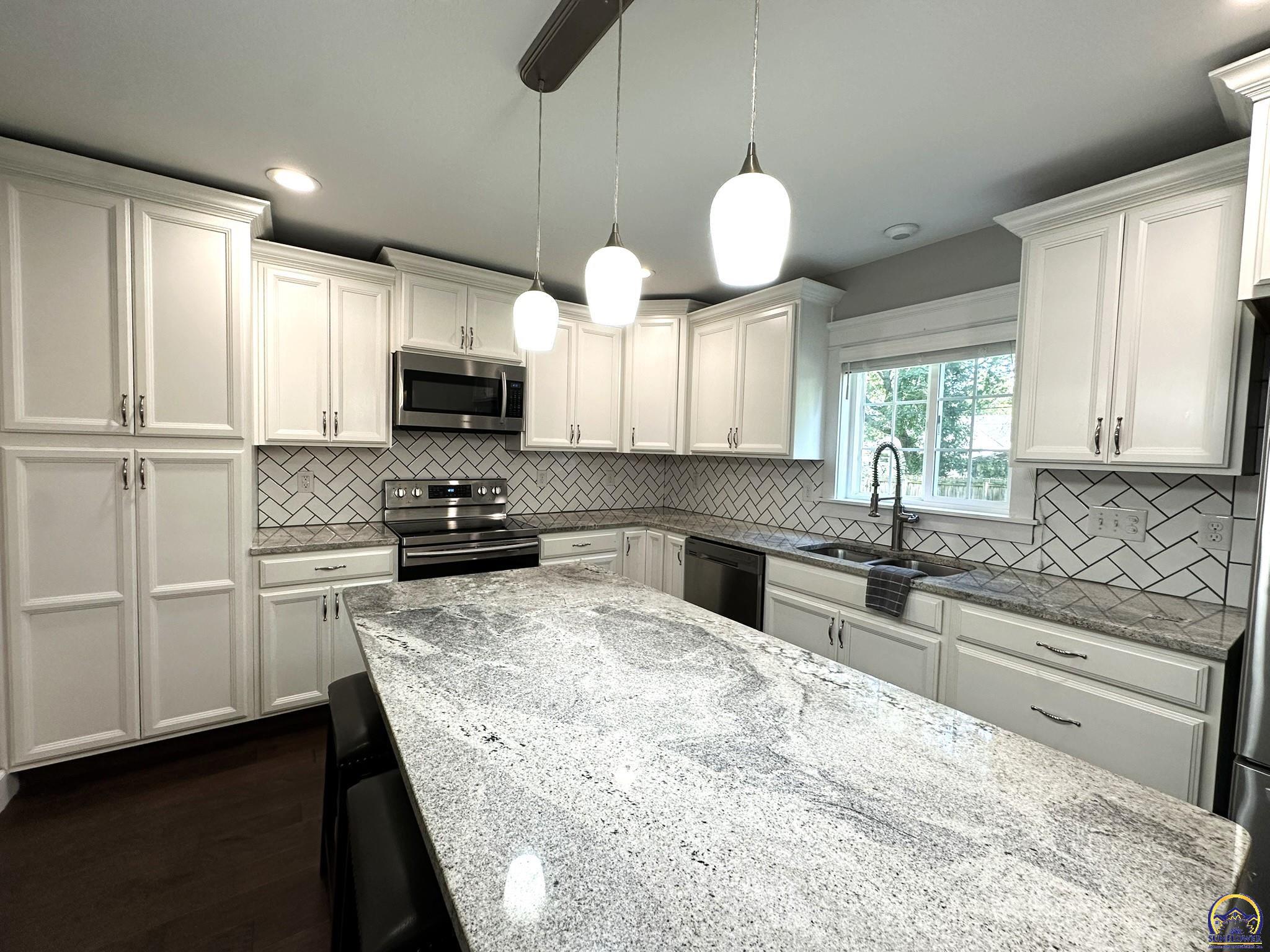 1520 Southwest Oakley Avenue Topeka, KS 66604 - Photo 21 of 76 Kitchen