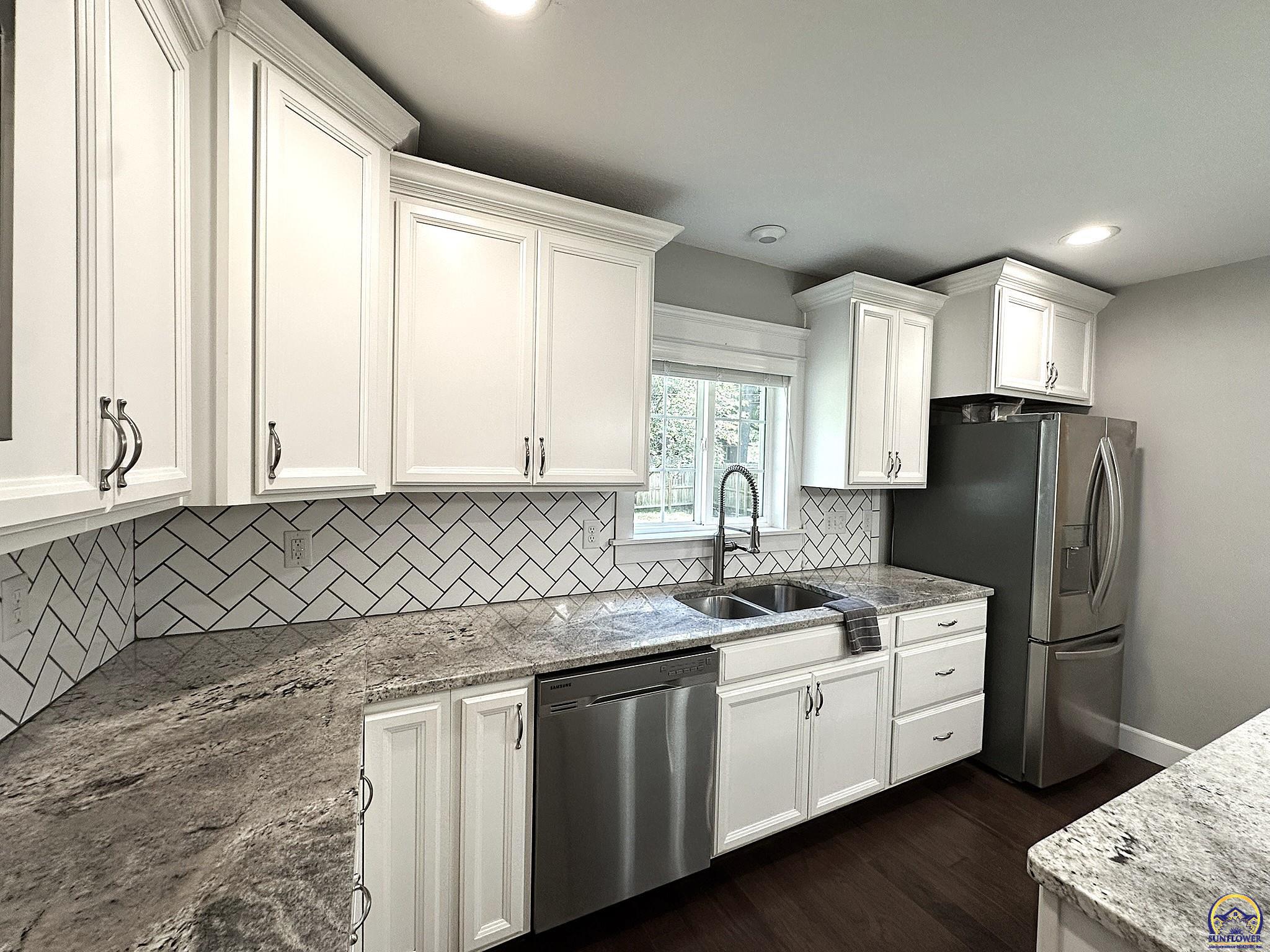 1520 Southwest Oakley Avenue Topeka, KS 66604 - Photo 22 of 76 Kitchen