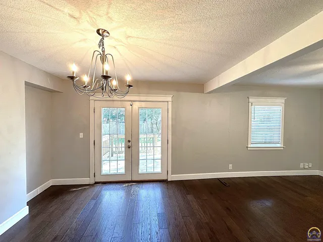 $389,900 | 1520 Southwest Oakley Avenue, Topeka, KS 66604