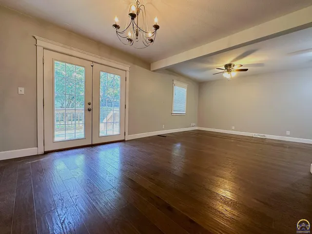 $389,900 | 1520 Southwest Oakley Avenue, Topeka, KS 66604