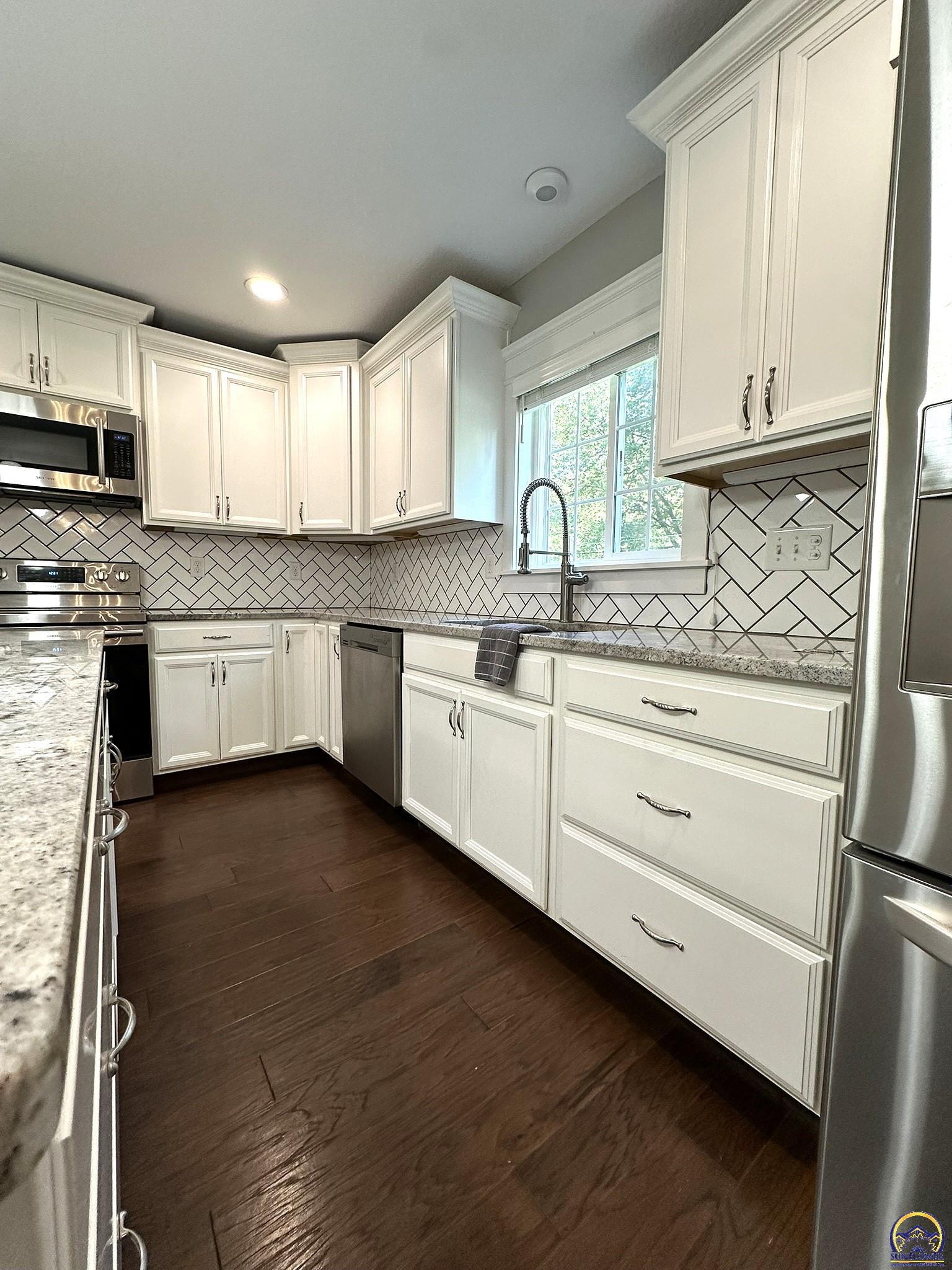 1520 Southwest Oakley Avenue Topeka, KS 66604 - Photo 24 of 76 Kitchen