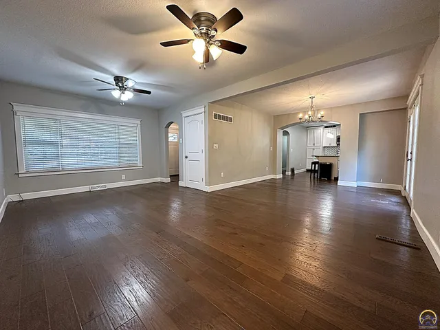 $389,900 | 1520 Southwest Oakley Avenue, Topeka, KS 66604