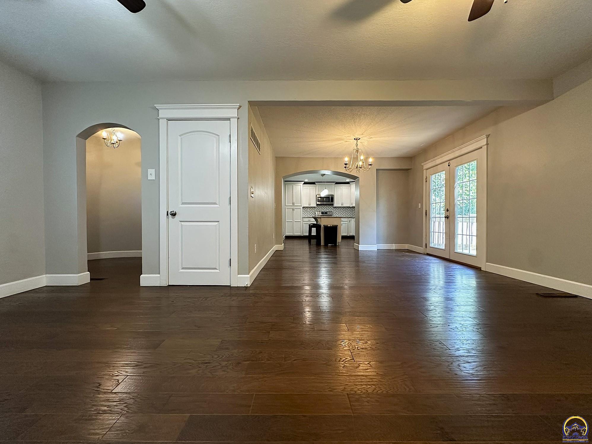 1520 Southwest Oakley Avenue Topeka, KS 66604 - Photo 29 of 76 Informal Living Space