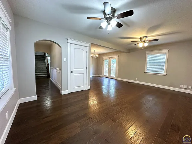 $379,900 | 1520 Southwest Oakley Avenue, Topeka, KS 66604