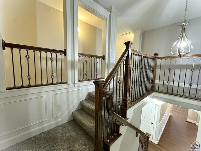 $379,900 | 1520 Southwest Oakley Avenue, Topeka, KS 66604