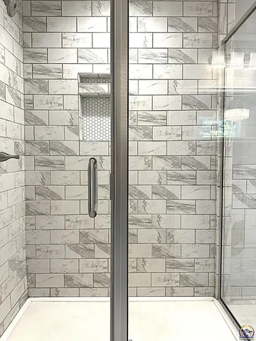 $389,900 | 1520 Southwest Oakley Avenue, Topeka, KS 66604