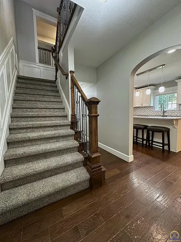 $379,900 | 1520 Southwest Oakley Avenue, Topeka, KS 66604