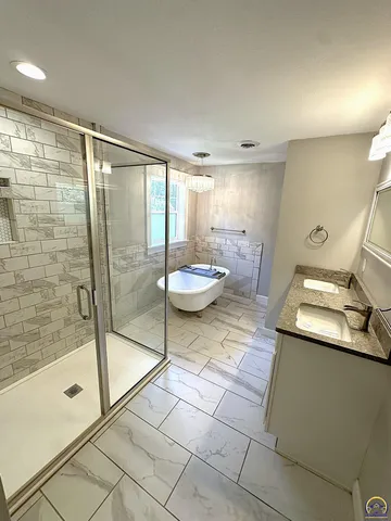 $379,900 | 1520 Southwest Oakley Avenue, Topeka, KS 66604