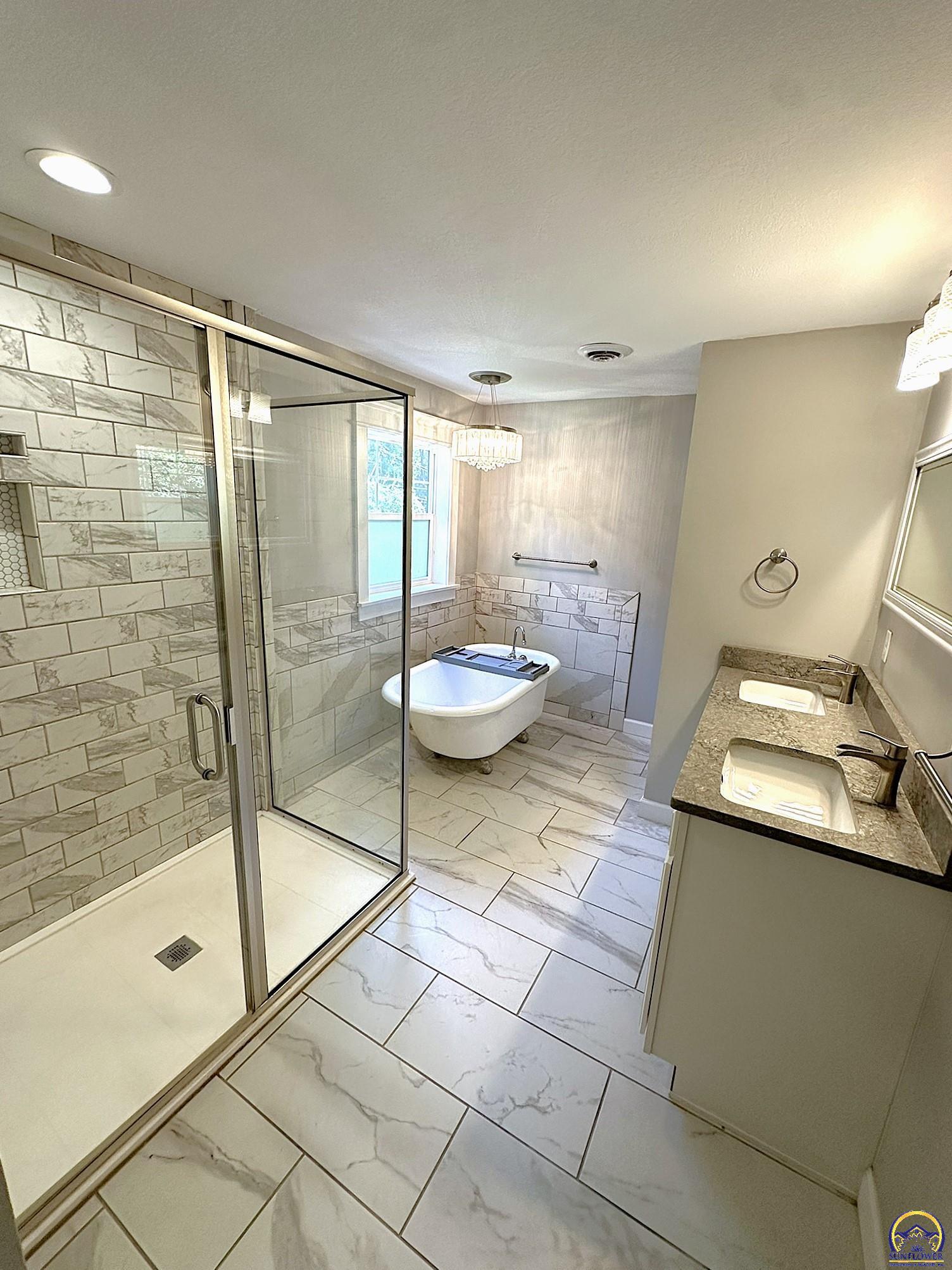 1520 Southwest Oakley Avenue Topeka, KS 66604 - Photo 39 of 76 En Suite