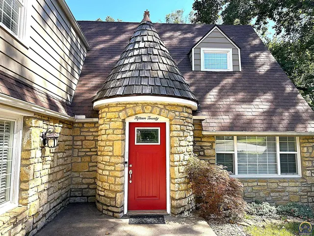 $379,900 | 1520 Southwest Oakley Avenue, Topeka, KS 66604