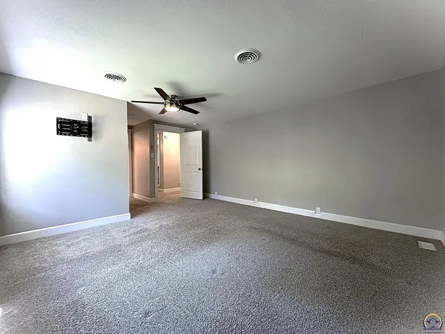 $389,900 | 1520 Southwest Oakley Avenue, Topeka, KS 66604